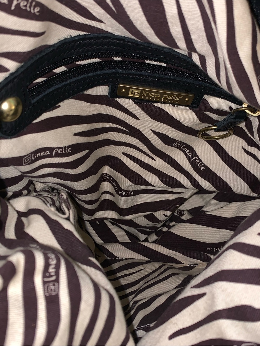 LINEA PELLE Black Leather Shoulder Bag with Gold Hardware - Picture 4 of 5